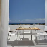 أجنحة بتري Agios Georgios (Santorini)