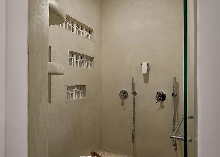 Petri 4* Agios Georgios (Santorini)