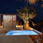 Petri 4* Agios Georgios (Santorini)