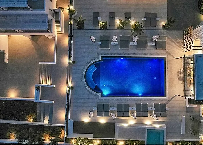 Petri 4* Agios Georgios (Santorini)