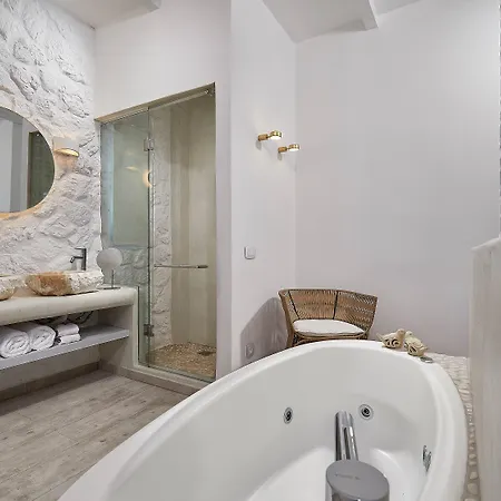 Petri Hotel Agios Georgios (Santorini)